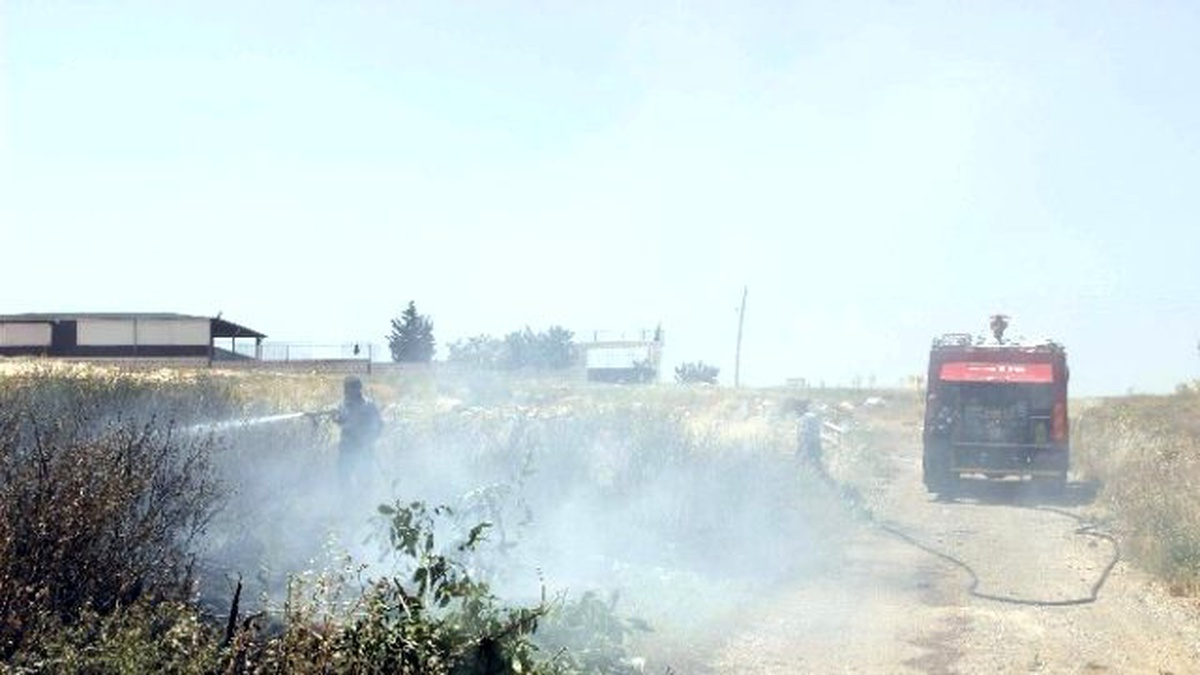 Gaziantep\'te Yüzlerce Dönümlük Ekili Arazinin Yanması Önlendi