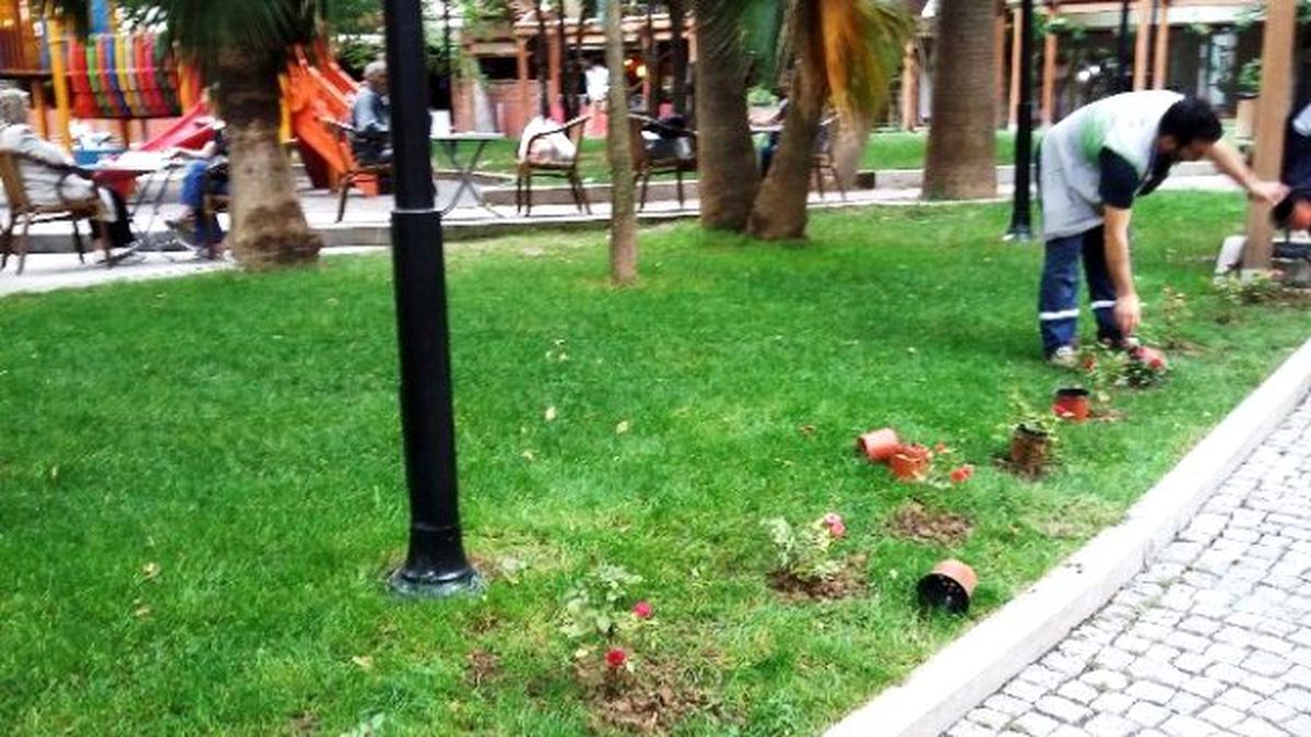 İzmit Parkları Çiçek Açtı