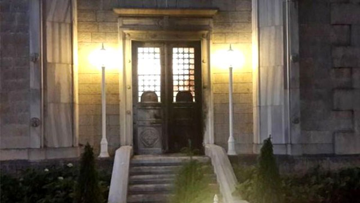 Kadıköy'de 'Tinerci' Denen Şahıs Tekbirle Kilise Yakmaya Çalıştı