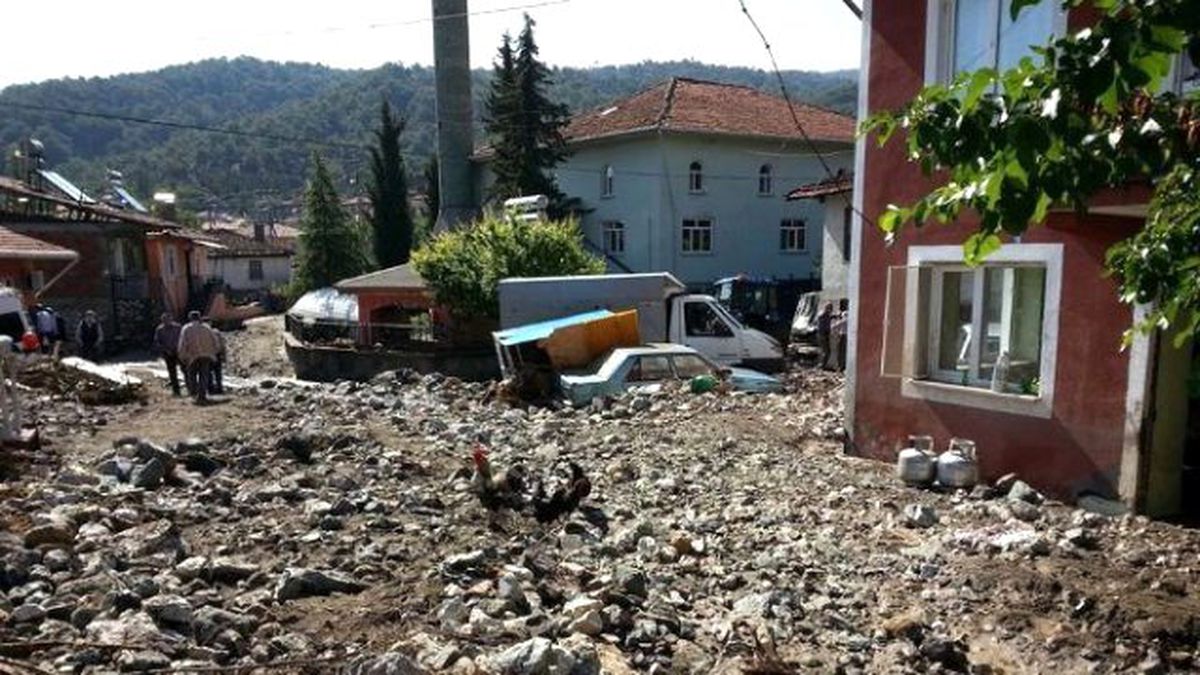 Kargı\'da Sel Suları Maksutlu Köyünü Yerle Bir Etti
