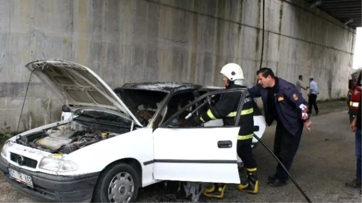 Otomobil Seyir Halindeyken Alev Aldı