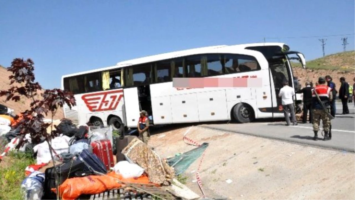 Sivas\'taki Otobüs Kazasında Yaralı Sayısı 39\'a Yükseldi