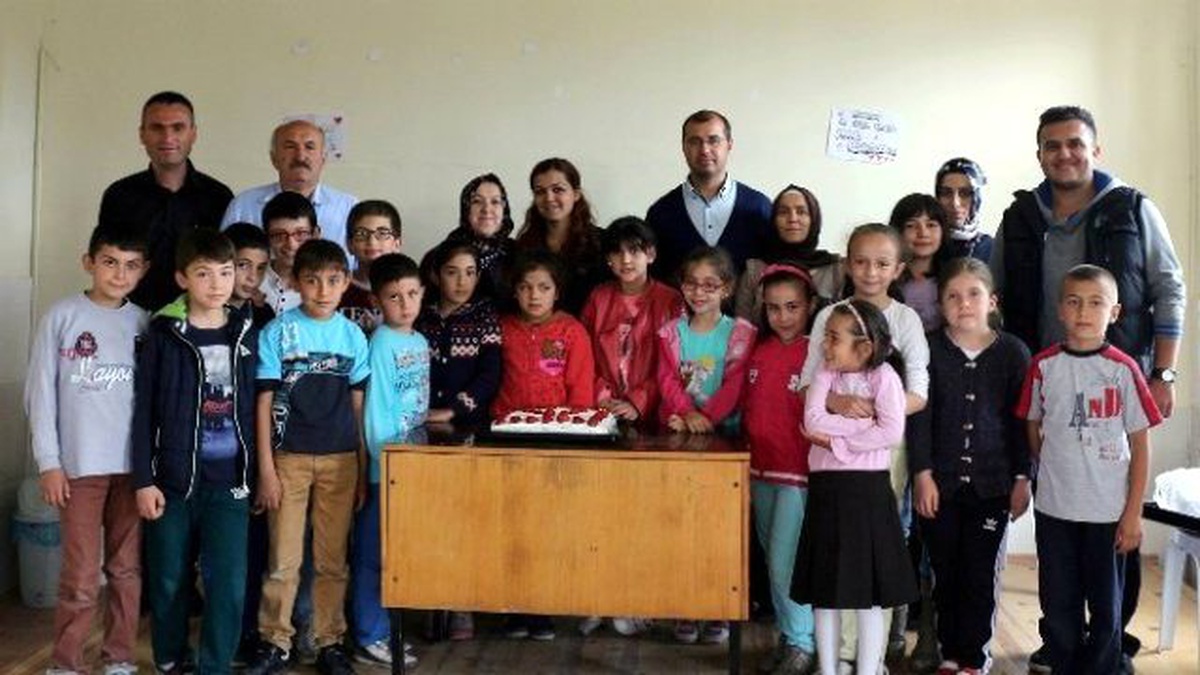 Yavrukurtlar İçin Pasta Kesildi