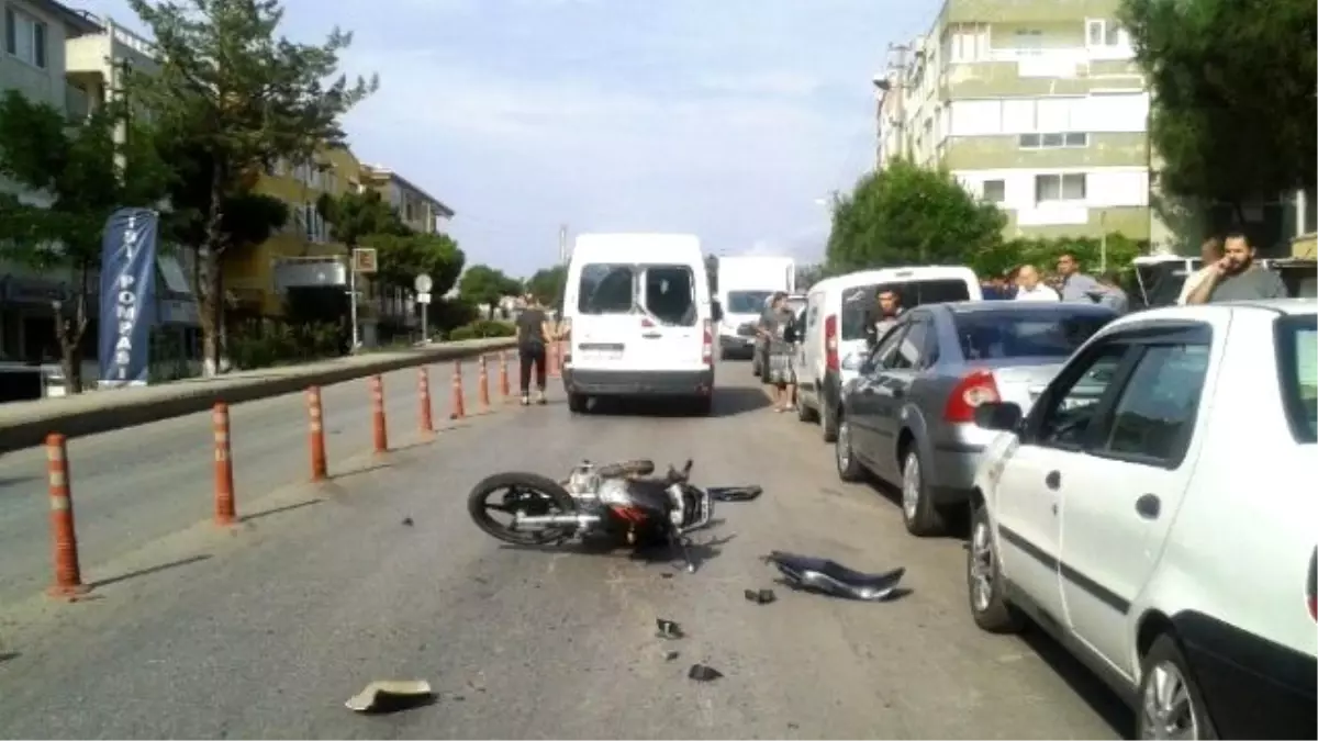 Ayvalık\'ta Trafik Kazası: 1 Yaralı