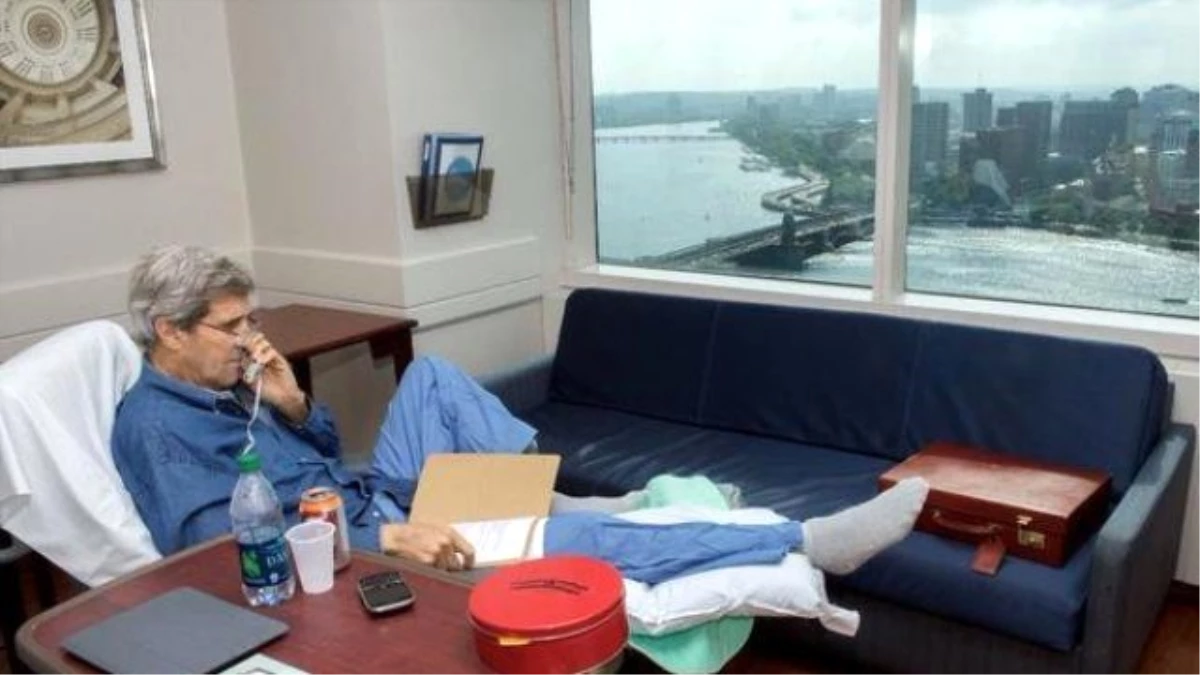 Bacağı Kırılan John Kerry\'den İlk Fotoğraf