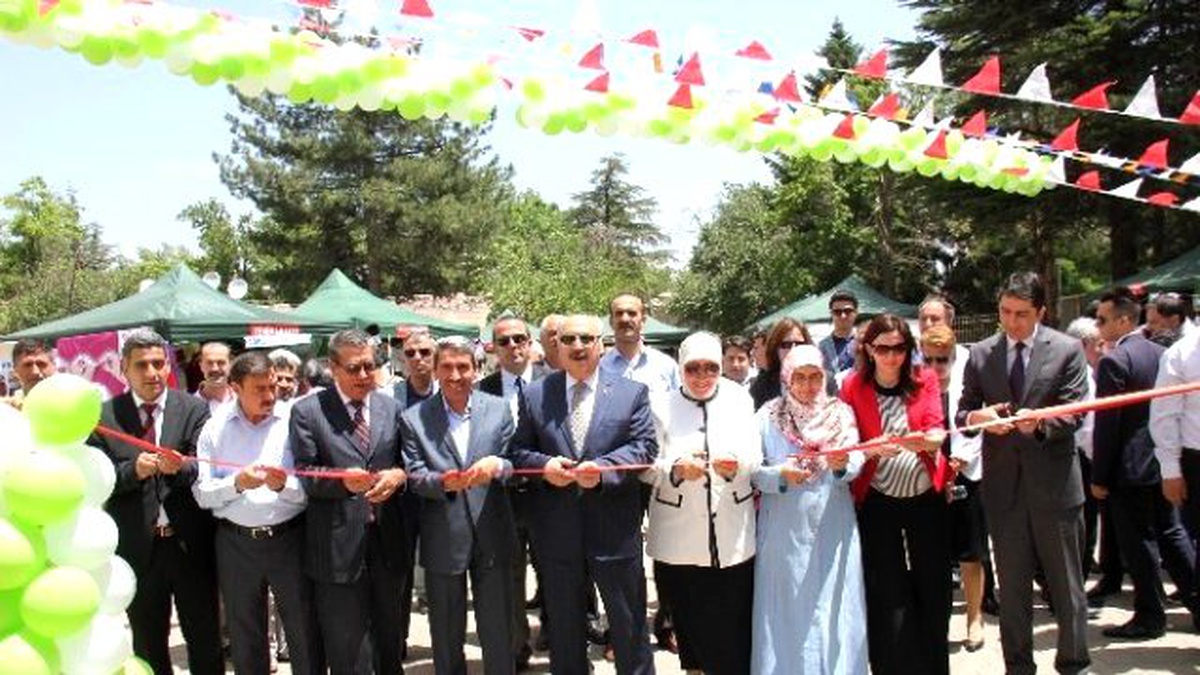 Bingöl\'de 3. Halk Eğitim Merkezleri Fuarı Açıldı