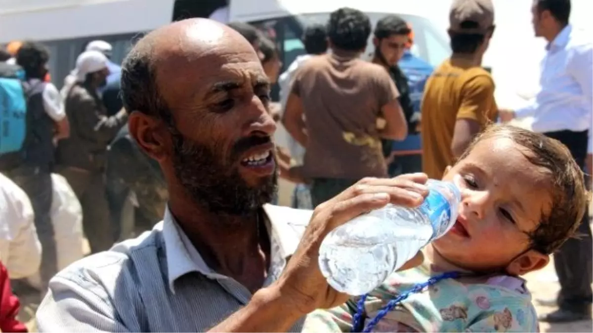 Bombardımandan Kaçan Suriyeliler Sınıra Dayandı