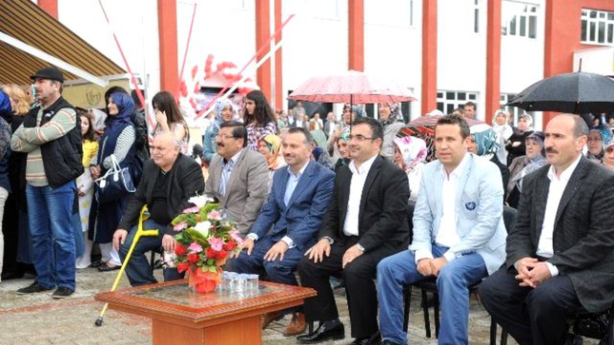 Bozüyük Mesleki ve Teknik Anadolu Lisesi Mezunlarını Verdi