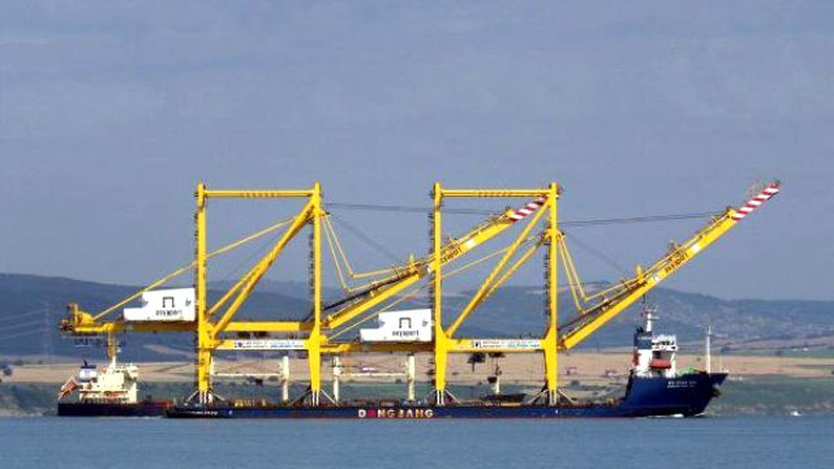 Çanakkale Boğazı\'ndan Dev Vinç Geçti