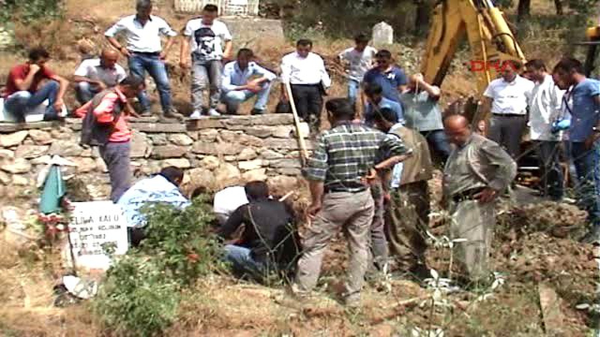 Çukurca PKK\'lının Mezarı Açılarak Cenazesi Ailesine Teslim Edildi