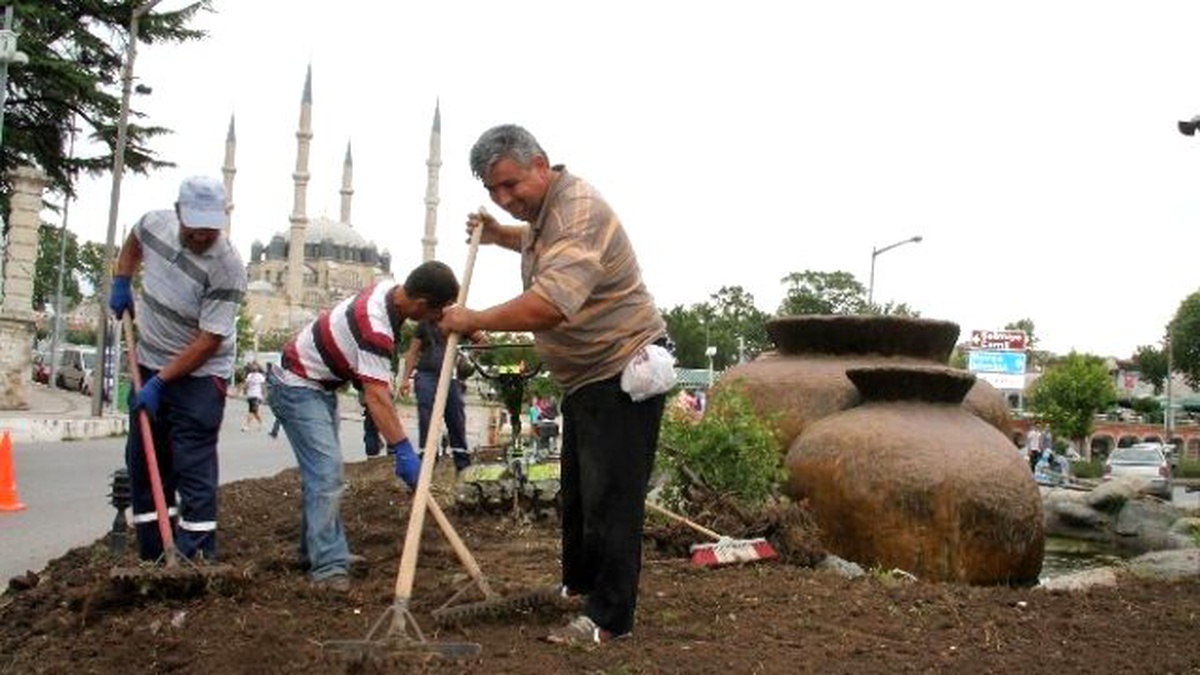 Edirne Belediyesi Süs Havuzlarını Yeniliyor