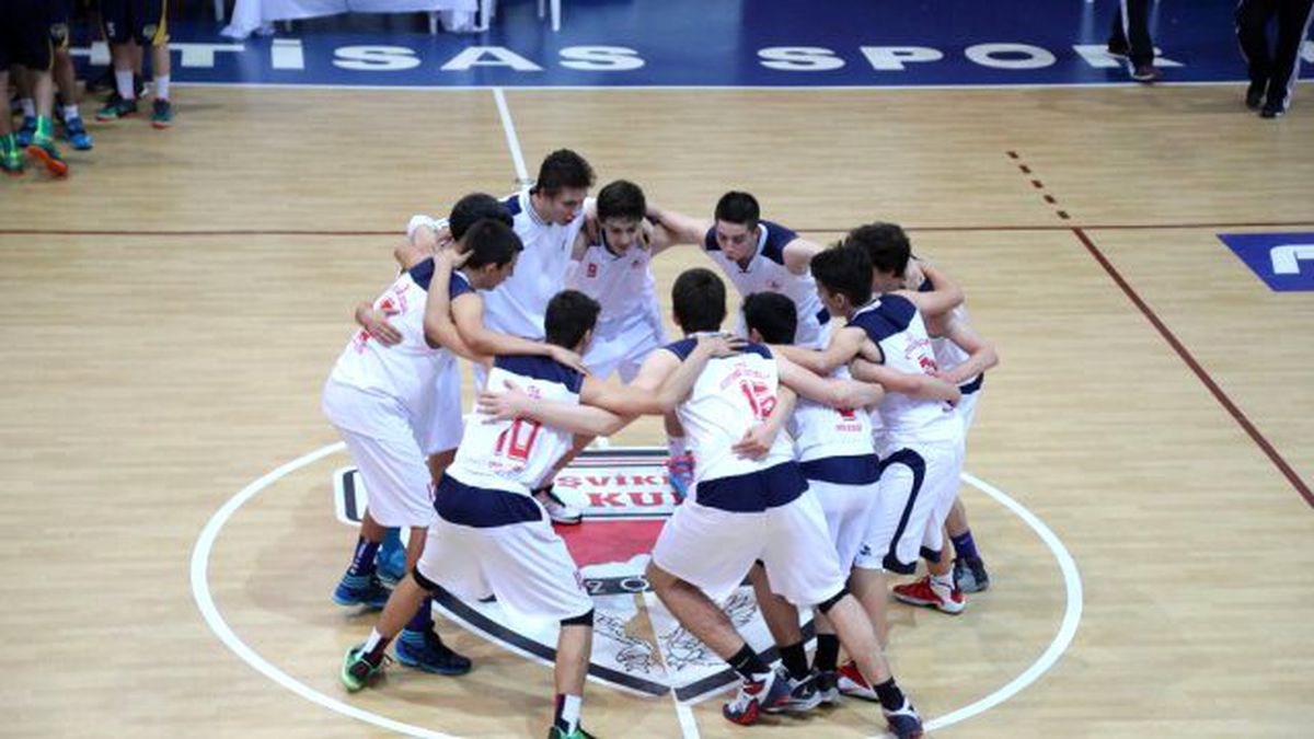 Ekrem Elginkan Lisesi Basketbol Takımı İstanbul Şampiyonu Oldu