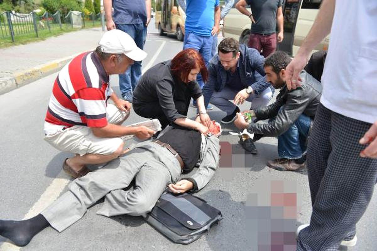 Küçükçekmece\'de Otomobil, Bir Yayayı Ezdi