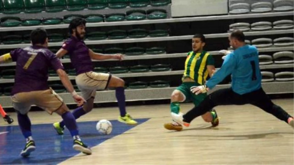 Futsal Ligi\'nde İstanbul Üniversitesi Şampiyon