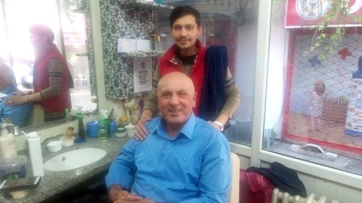 İddiayı Kaybeden Vekil Saçlarını Kazıttı