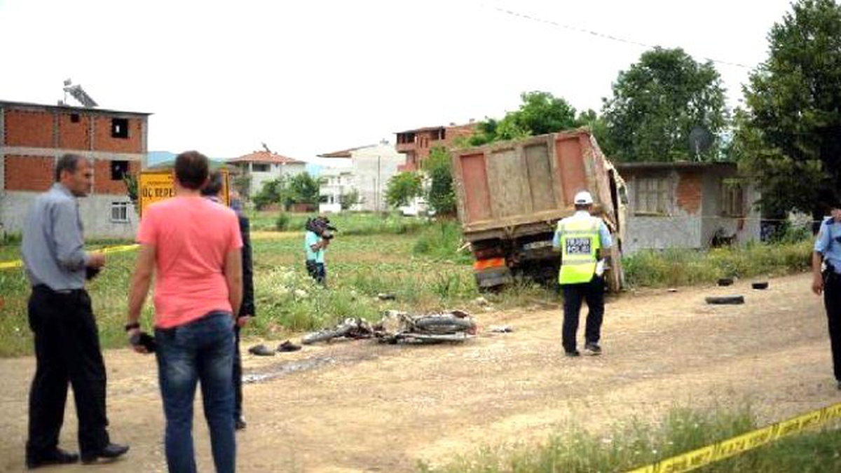 Kamyonun Çarptığı Motosikletteki Çift Öldü
