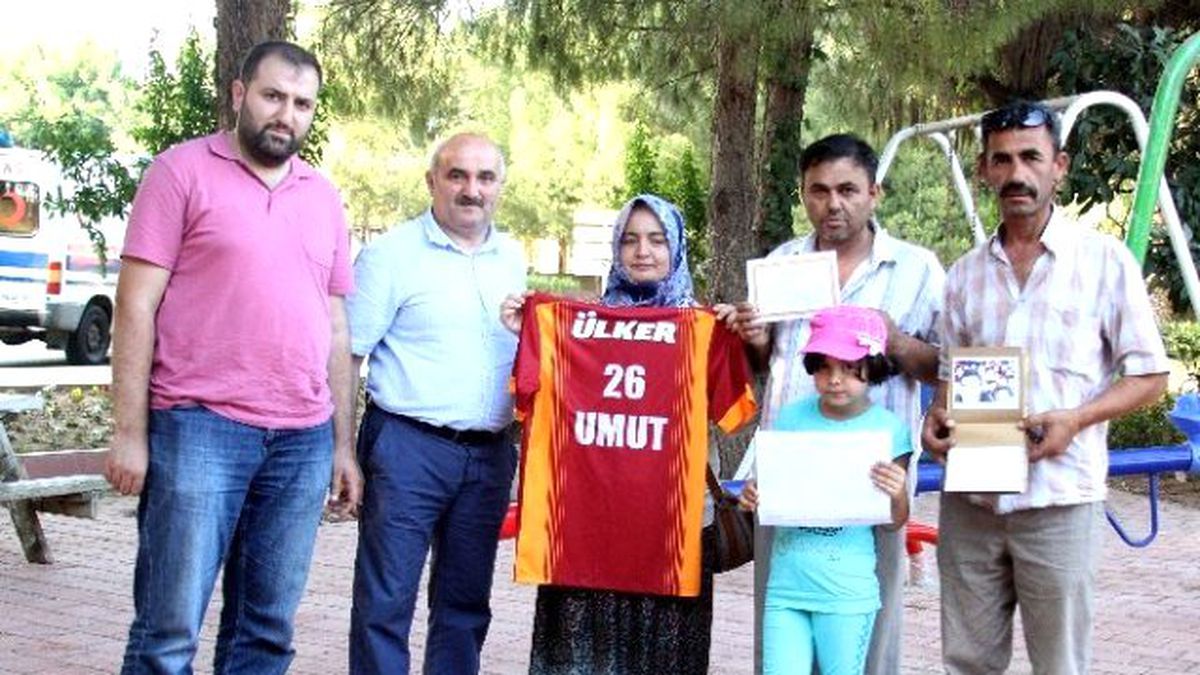 Lösemi Hastası Umut\'un Takdir Belgesi 700 Kilometre Uzaktan Geldi