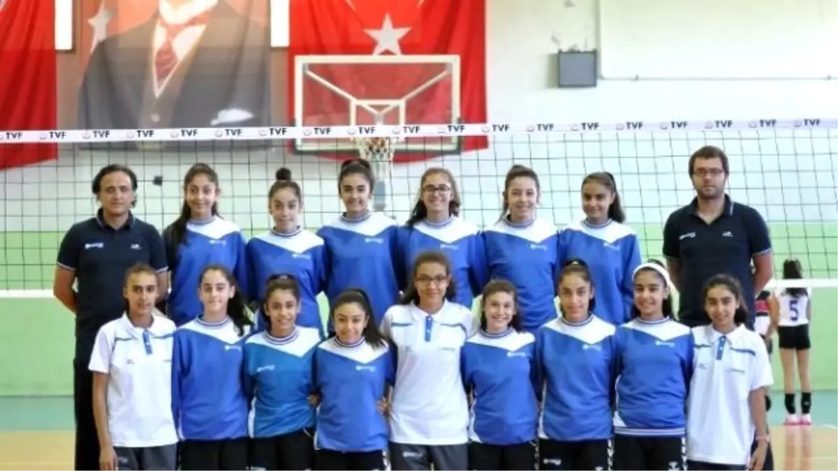 Merinos Küçük Kızlar Voleybol Takımı Türkiye Finallerine Katılıyor