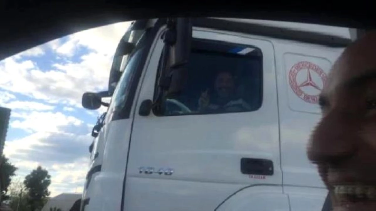 Rusya\'da Türk Şoför Trafikte Ersin Korkut\'u Görünce Şaşırdı