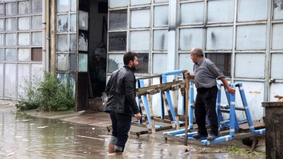 Şiddetli Yağış İnegöl\'ü Göle Çevirdi
