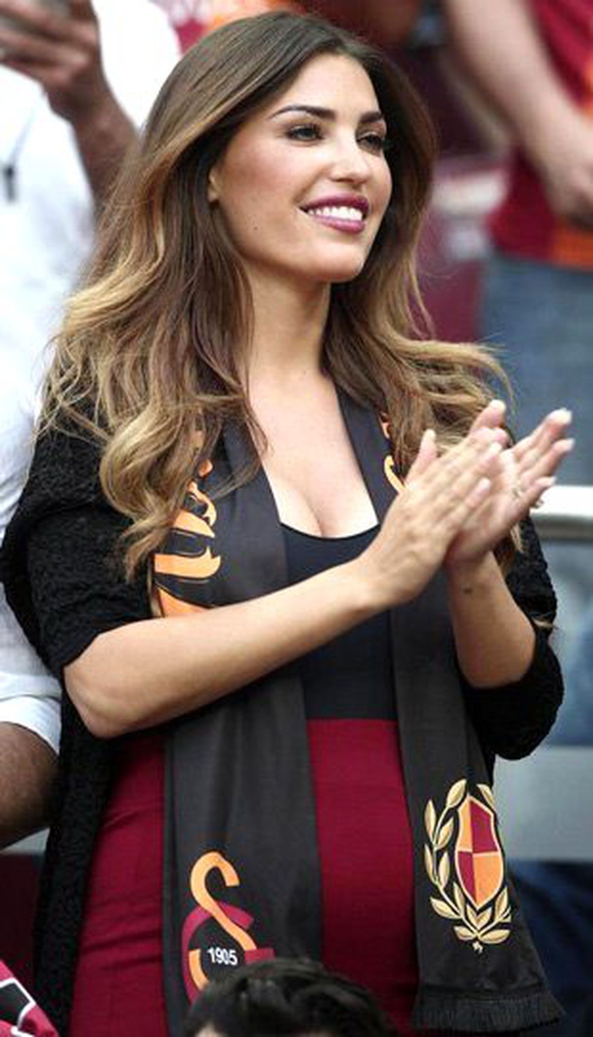 Sneijder'in Eşi Yolanthe, 700 Bin TL'ye Bebek Mamasının Yüzü Oldu