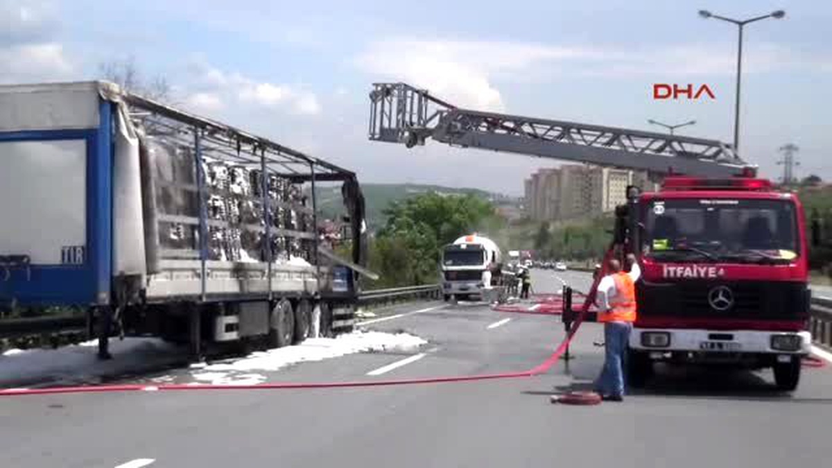 Tır\' In Çarptığı Lpg Yüklü Tanker Yandı, Tem Kilitlendi