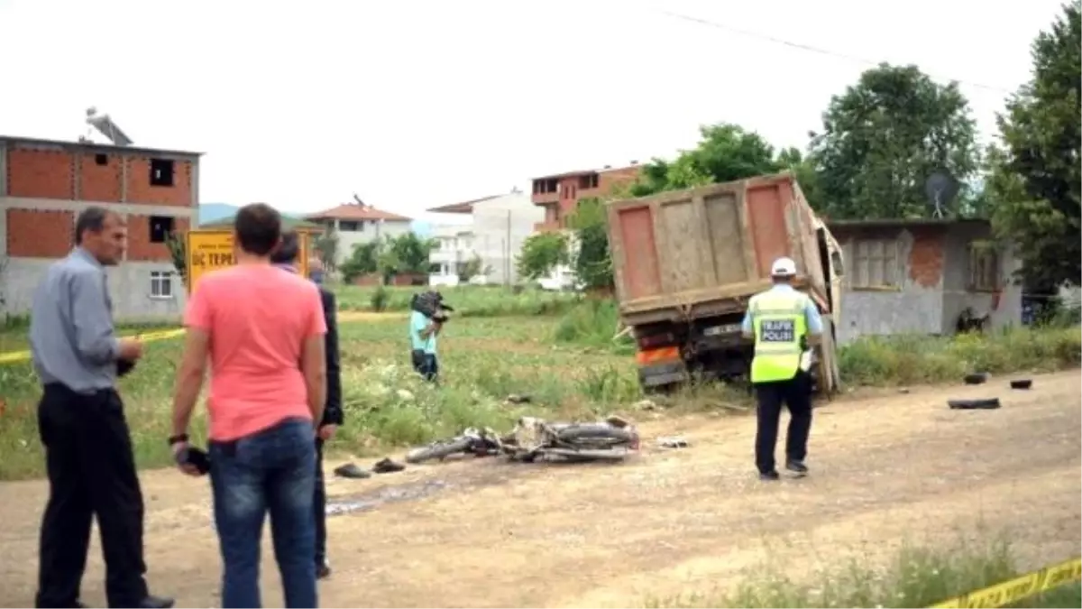 Tokat\'ta Kamyon Motosiklete Çarptı: 2 Ölü