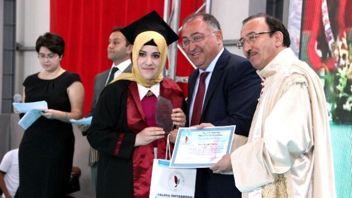 Yalova Üniversitesi\'nde Mezuniyet Heyecanı