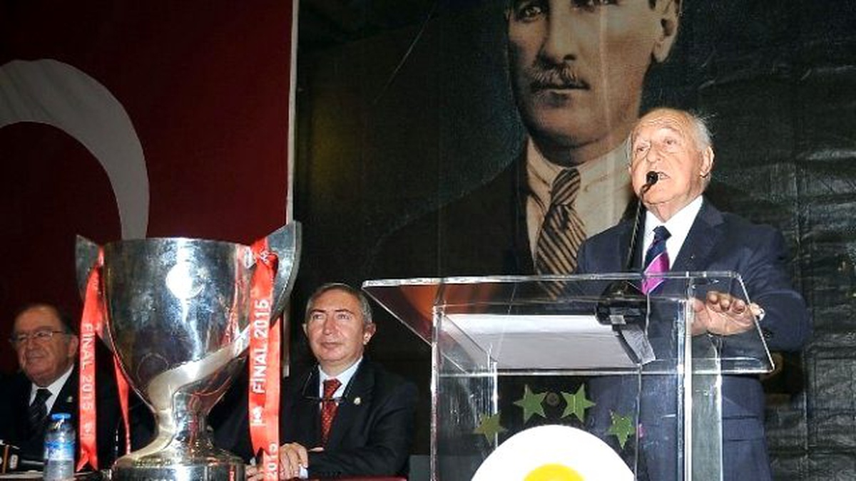 Yarsuvat: "Galatasaray\'ı Bırakmamak Hep Yaşamak Lazım"