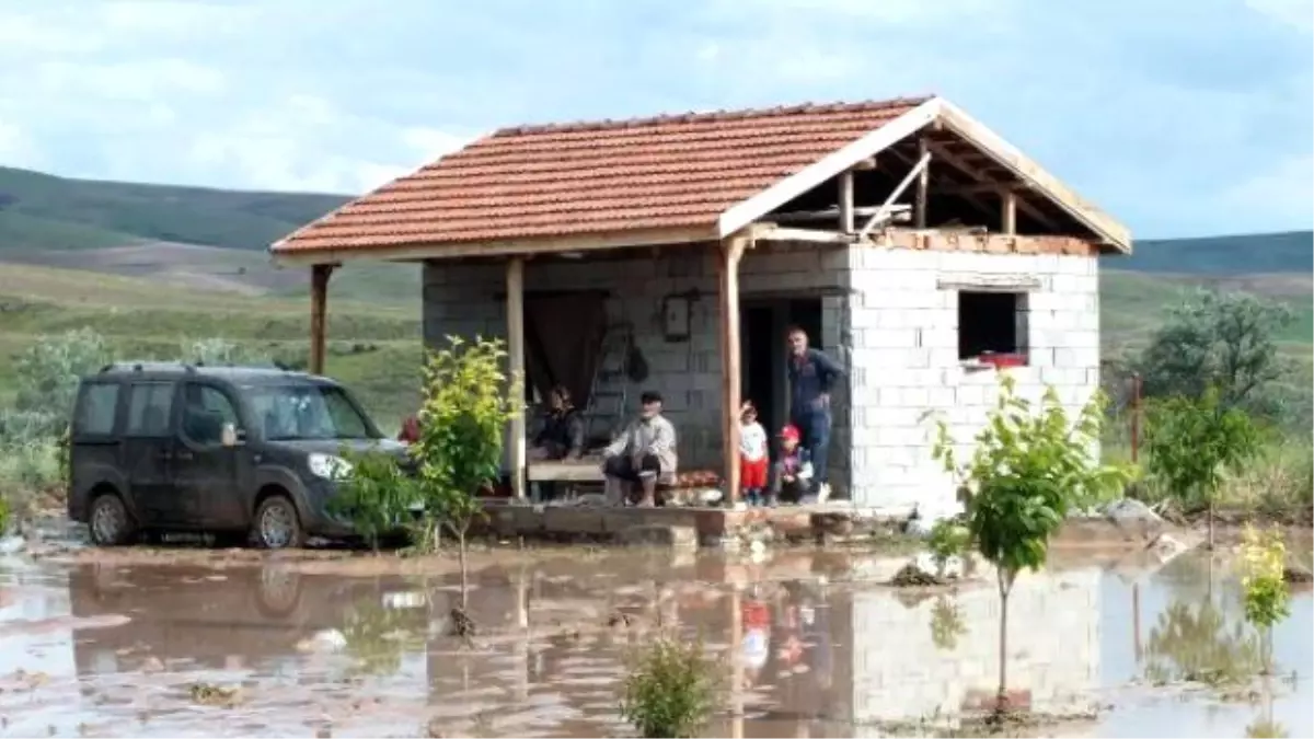 Yozgat\'ta Yağmur Ekili Alanlarda Su Baskınına Neden Oldu