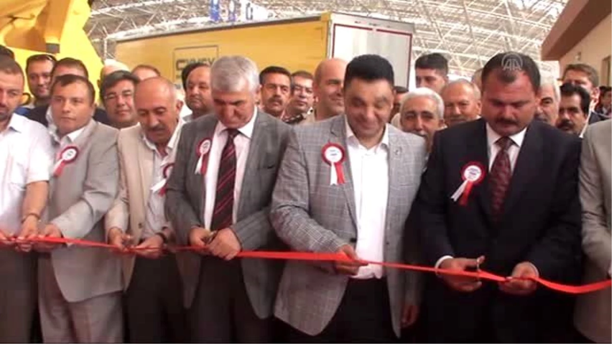 Aksaray\'da 1. Sanayi Ticaret ve Turizm Fuarı Açıldı