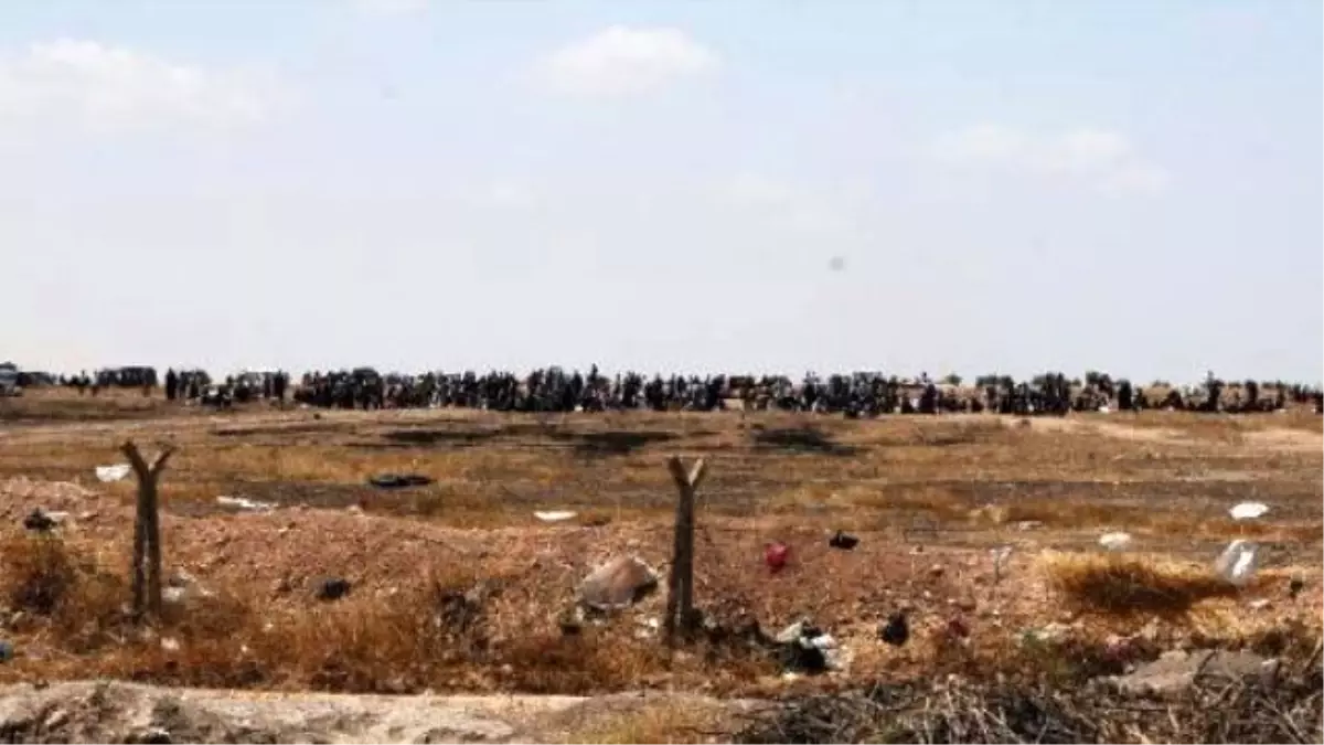 Akçakale Sınırına Bin Suriyeli Daha Geldi