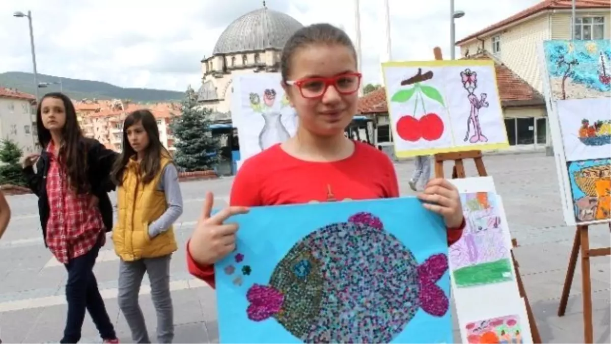 Akdağmadeni Namık Kemal Ortaokulu Resim Sergisi Açtı