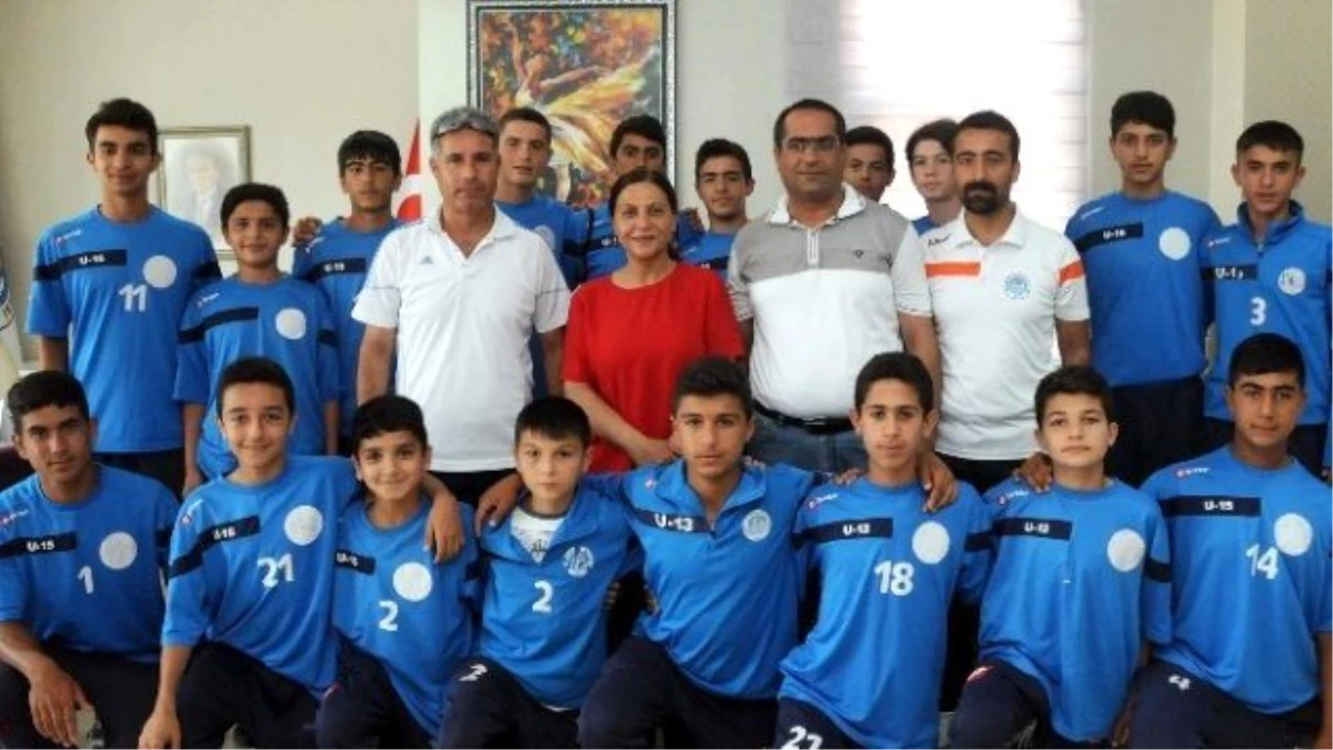 Akdeniz Belediyespor U14 Futbol Takımı 4\'lü Finallere Kaldı