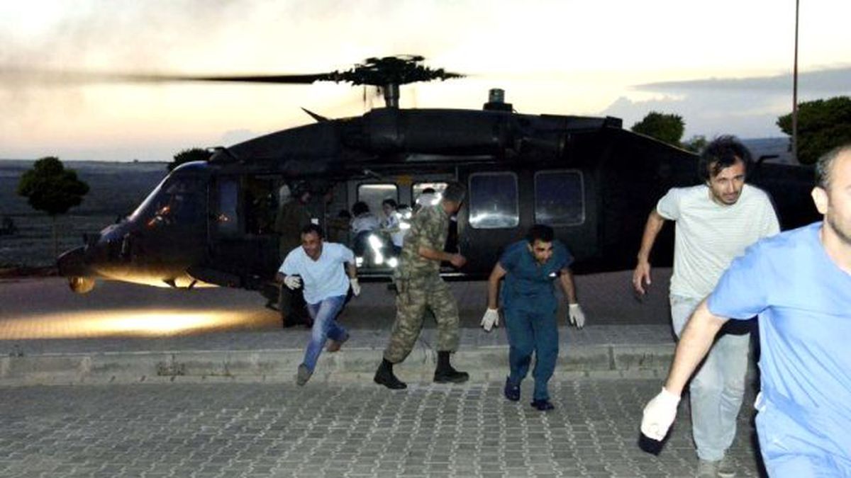 Siverek\'te Askeri Personel Taşıyan Midibüs Devrildi: 1 Ölü, 20 Yaralı
