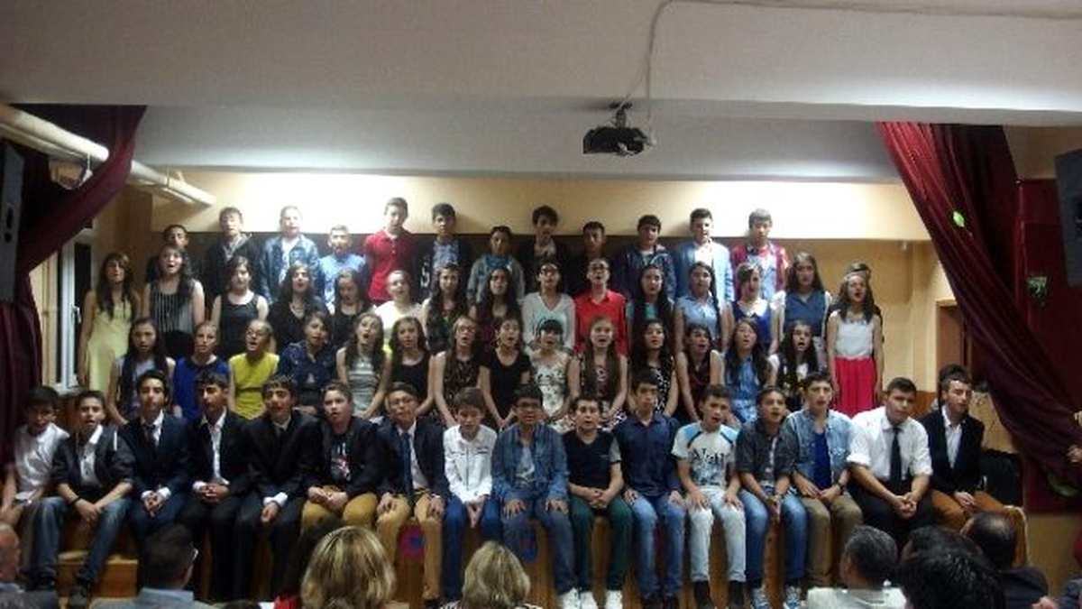 Atatürk Ortaokul Öğrencilerinden Yıl Sonu Gösterisi