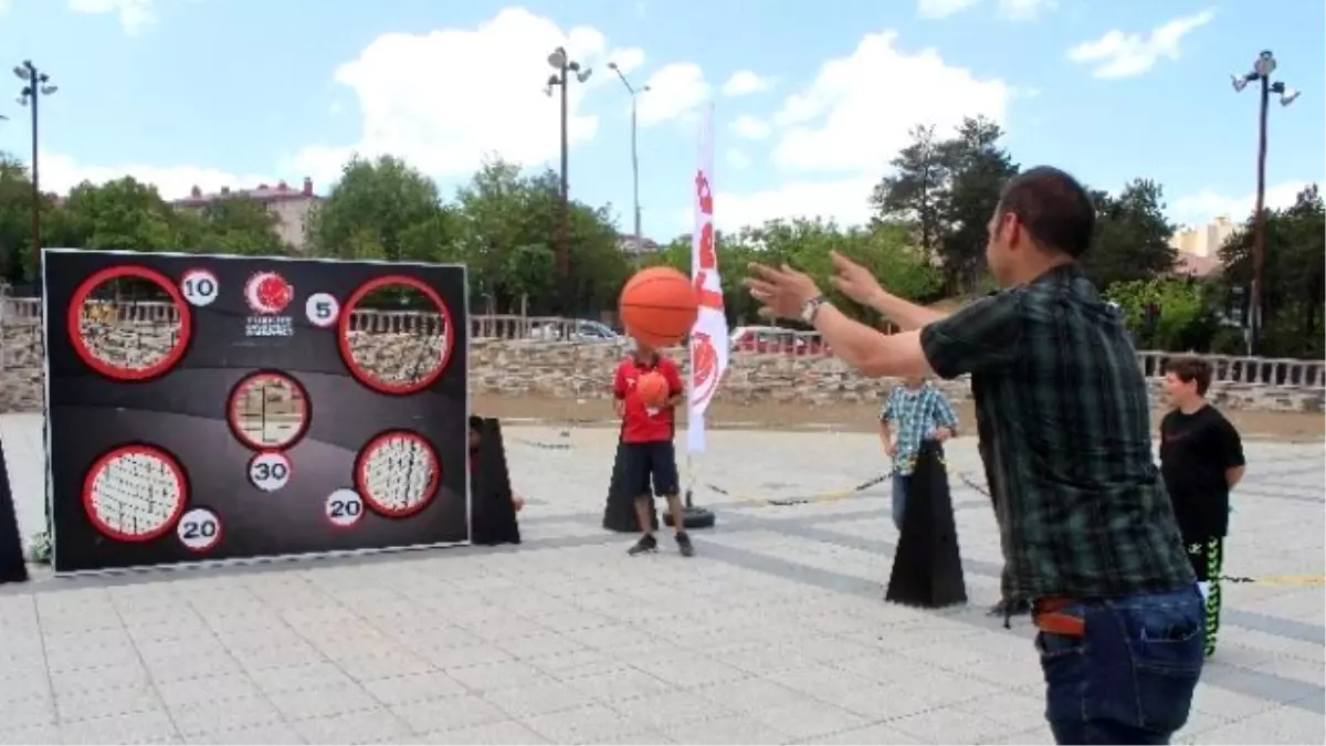 Basketbol Her Yerde" Organizasyonu Erzurum\'da Yapıldı