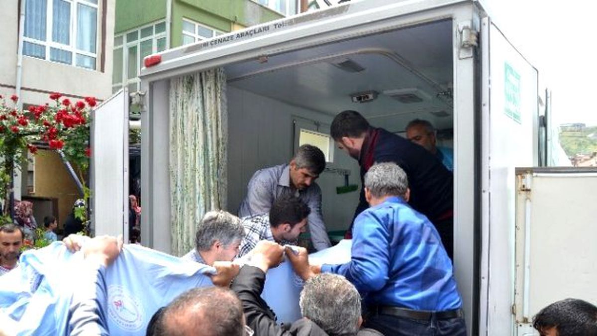 Bodrum Katında Boğularak Ölen Baba ve Kızı Son Yolculuğuna Uğurlandı