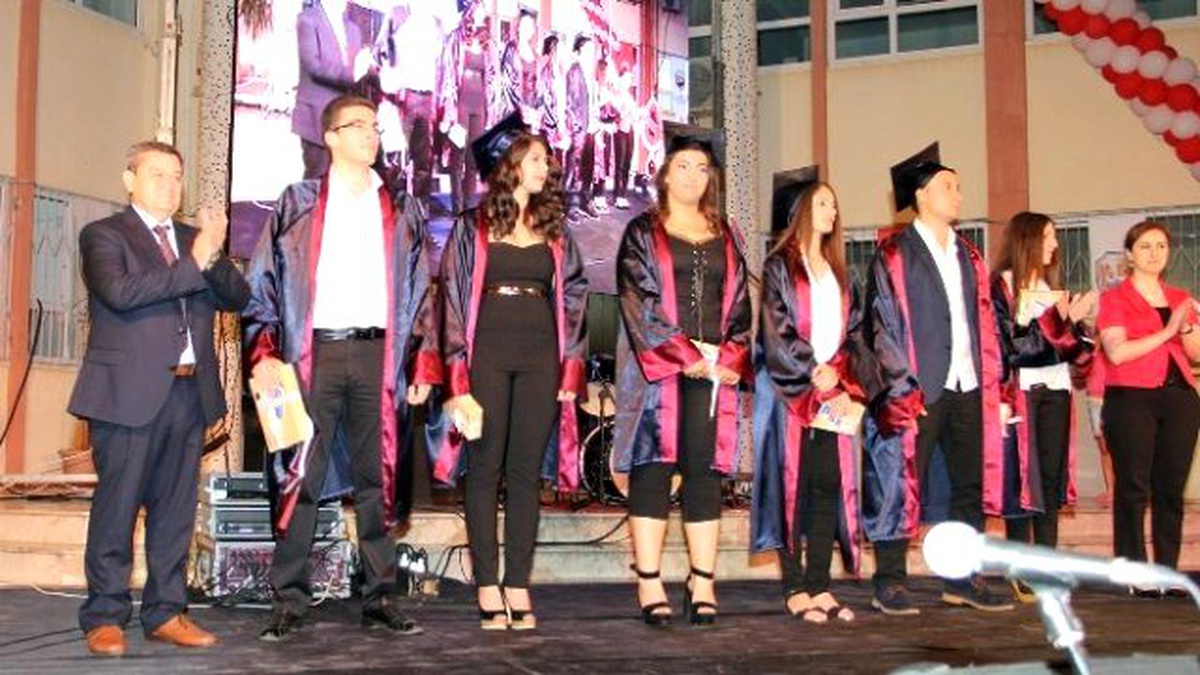 Borsa Lisesi\'nin Mezuniyet Sevinci
