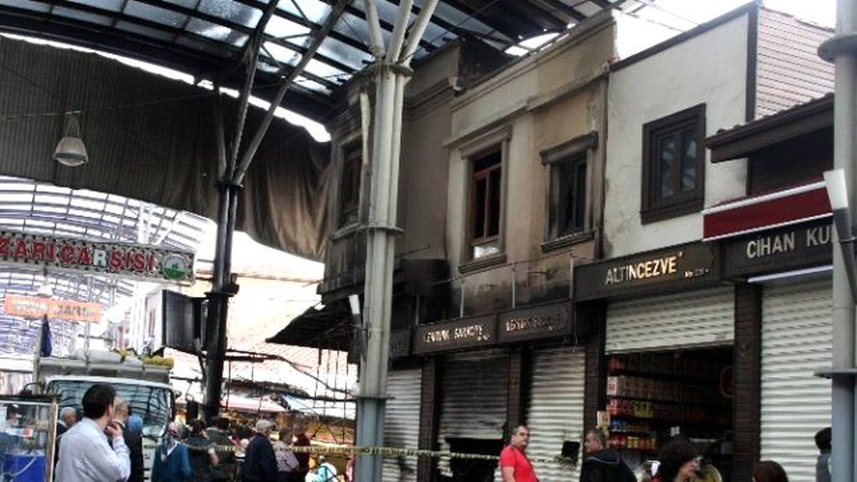Bursa\'da Yaşı Küçük Çocuk Tarihi Çarşıyı Yaktı