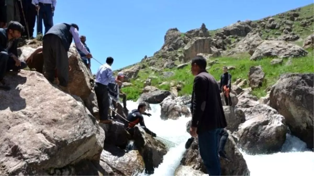 Çatak\'ta Dereye Düşerek Kaybolan 2 Kadından Birinin Daha Cesedine Ulaşıldı