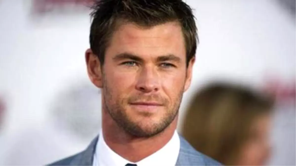 Chris Hemsworth To Play Receptionist İn All-female \'Ghostbusters\'