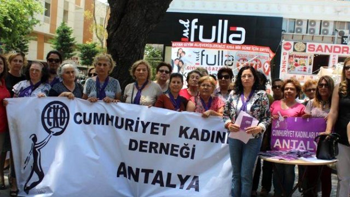 Cumhuriyet Kadınları\'ndan Dini Nikah Kararı Açıklaması