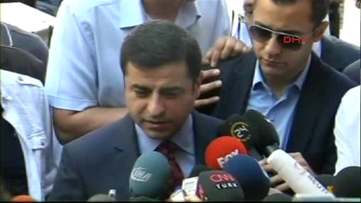 Demirtaş Bizimle Yan Yana Duranlar Onurlu, Şerefli Duruşumuzdan Biraz Nasiplenmiş Olurlar