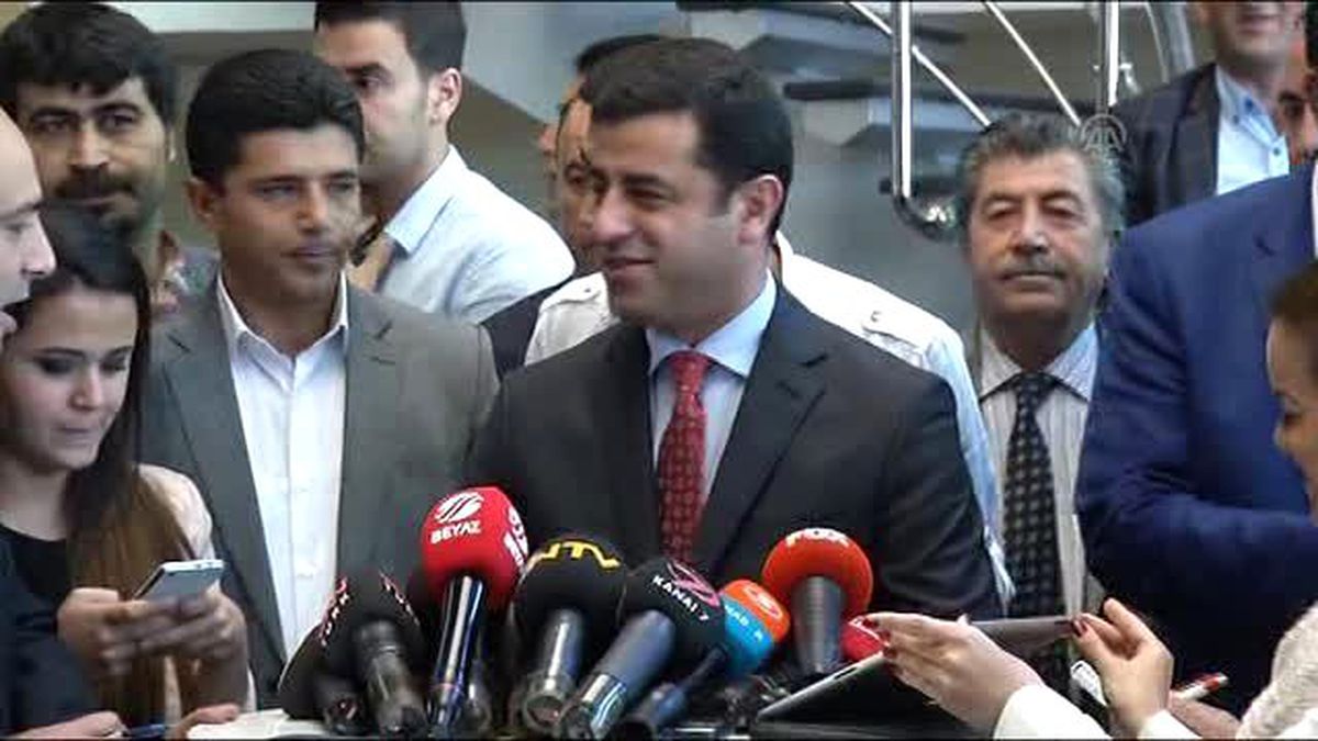 Demirtaş: "Çözüm Süreci Kaldığı Yerden Devam Etmesi Lazım"