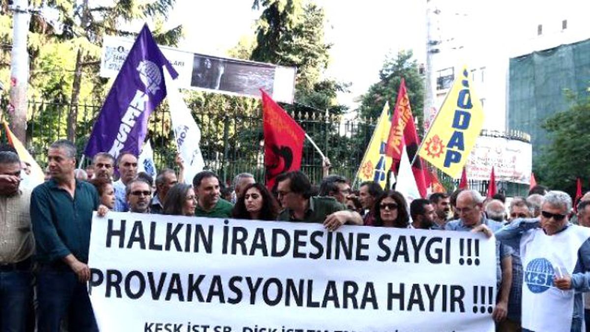 Beyoğlu\'nda Diyarbakır\'daki Olayları Protesto Ettiler