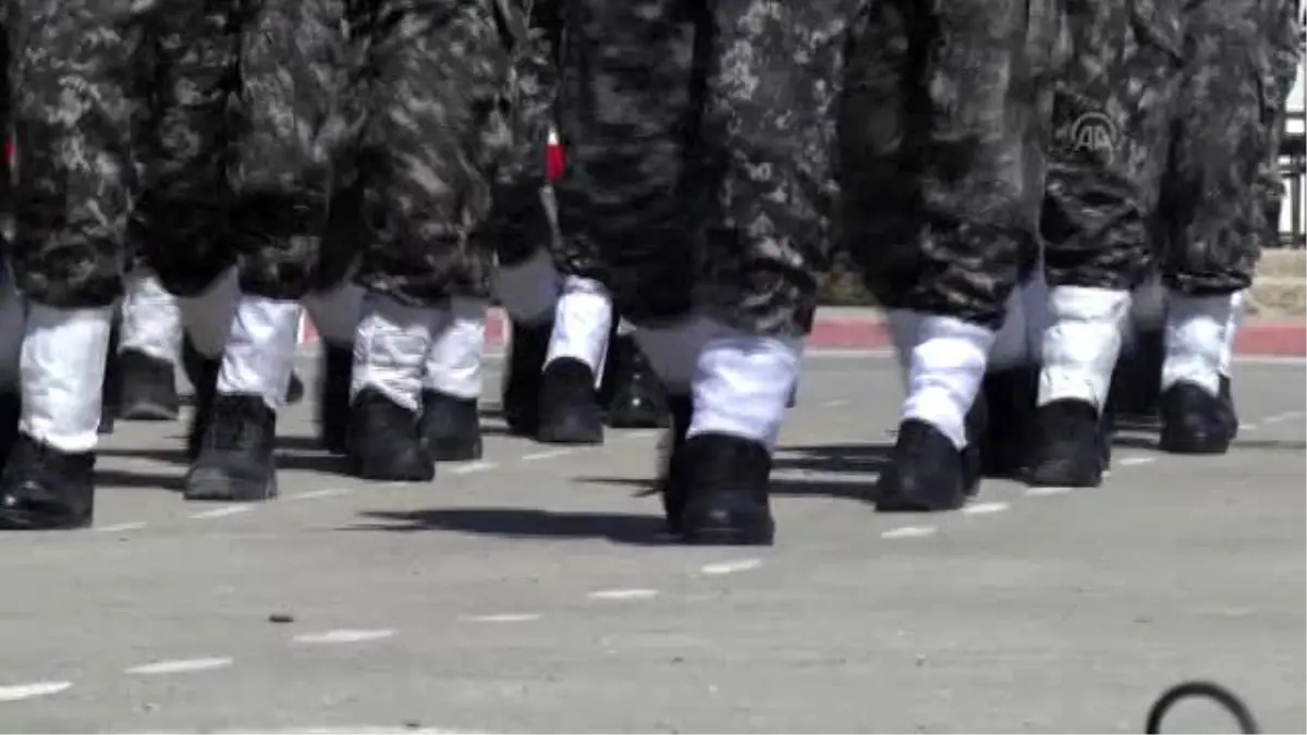 Gazze\'de İç Güvenlik Subaylarına Mezuniyet Töreni