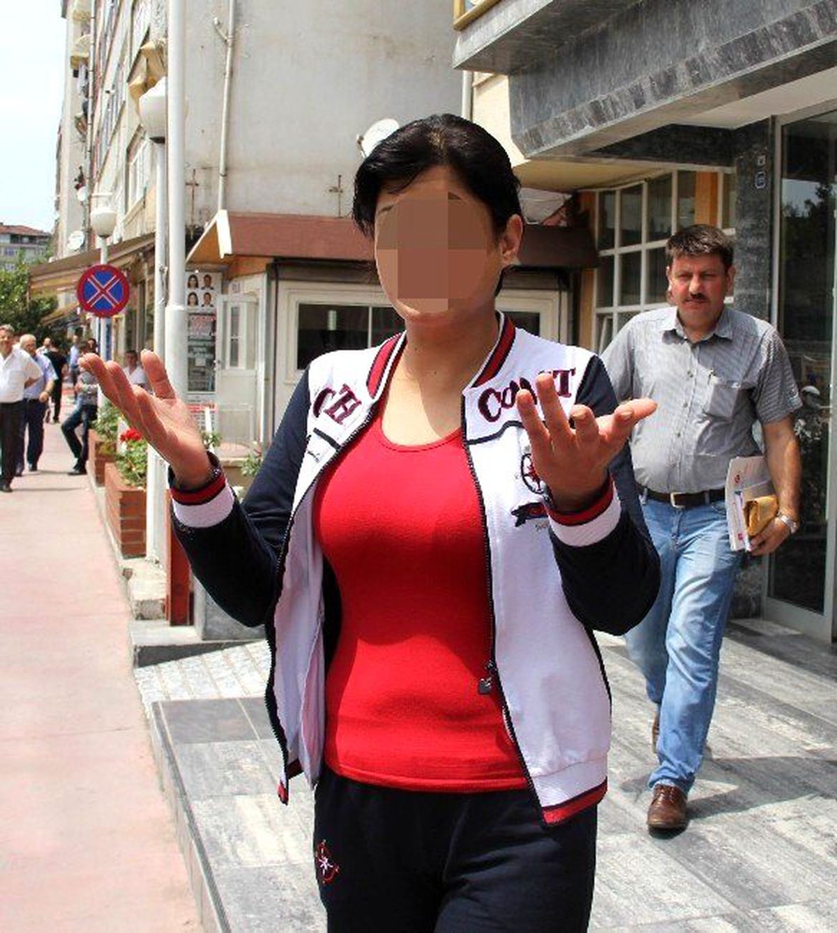 Genç Kadın Birlikte Yaşadığı Adamı Bıçakladı
