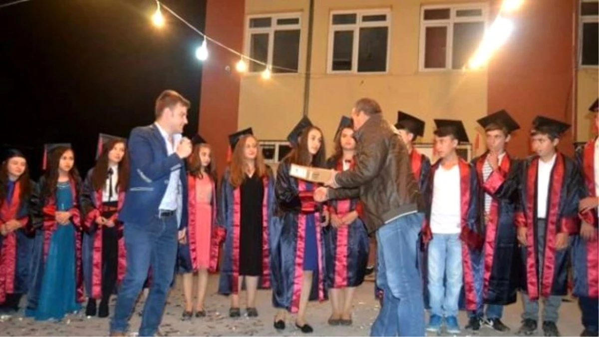 Hisarcık\'ta Hasanlar Ortaokulunda Coşkulu Yıl Sonu Gecesi