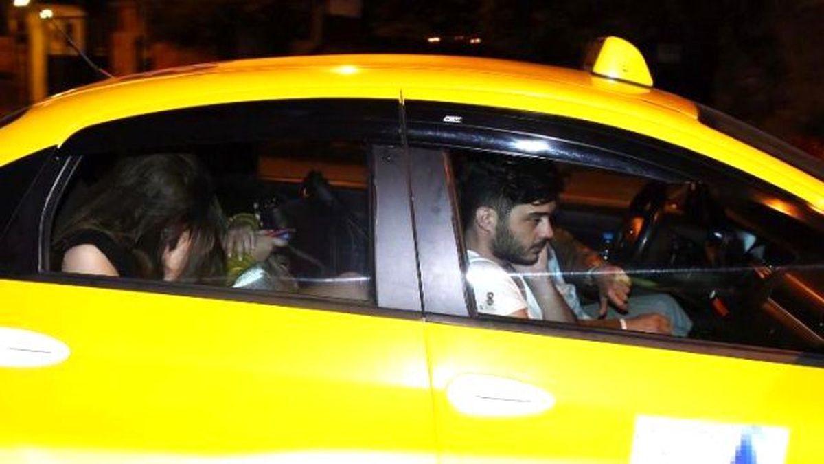 Çiçeği Burnunda Şarkıcı İlyas Yalçıntaş Üç Güzelle Sabahladı!